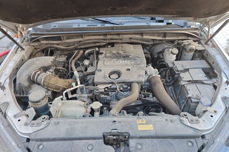 Used JMC Baodian 2023 2.5T Diesel Two-Wheel Drive Comfort Edition Standard Wheelbase JX4D25A6L Engine Bay
