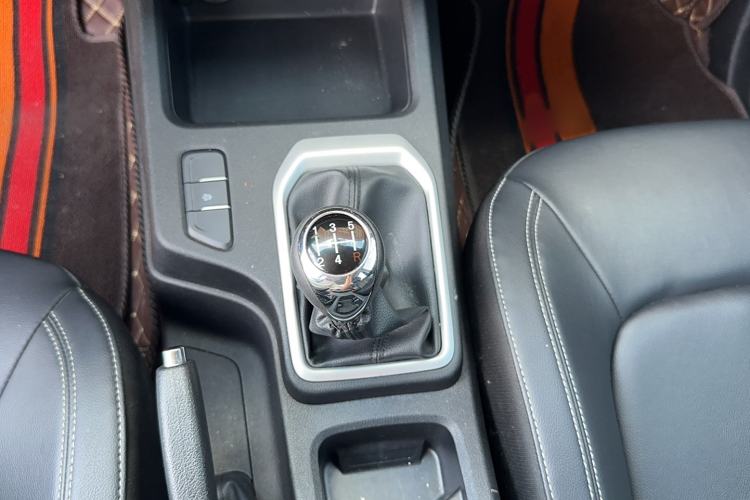 Used JMC Baodian 2023 2.5T Diesel 4x4 Comfort Edition Standard Wheelbase JX4D25A6L Gear Lever