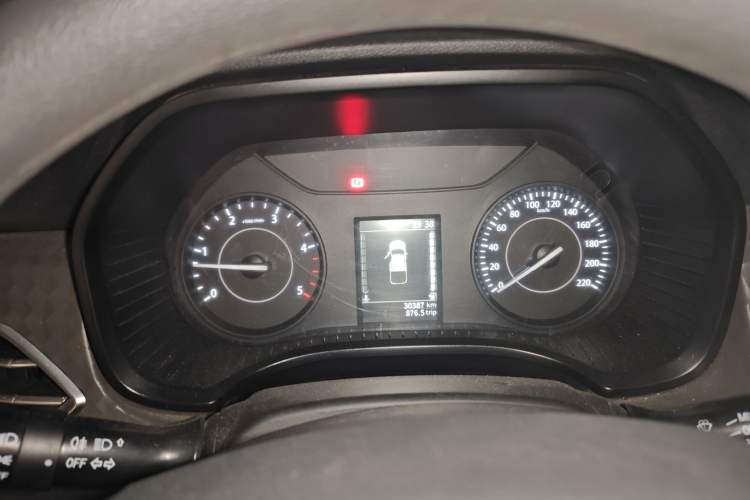 Used JMC Baodian 2023 2.5T Diesel 4x4 Comfort Edition Flat-Base Cargo Bed Long Wheelbase Model JX4D25A6L Instrument Cluster