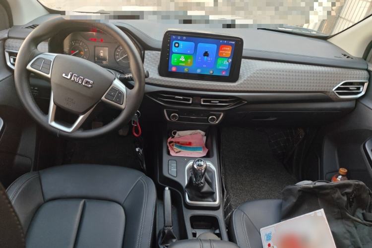 Used JMC Baodian 2023 2.5T Diesel Two-Wheel Drive Comfort Edition Standard Wheelbase JX4D25A6L Interior 2