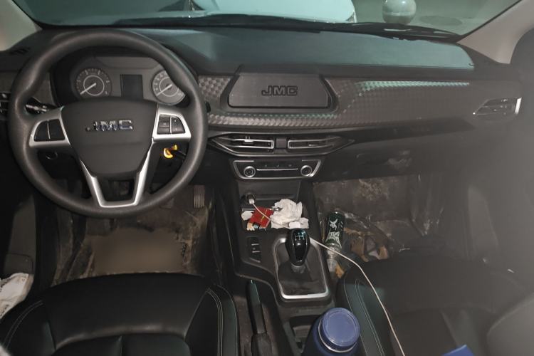 Used JMC Baodian 2023 2.5T Diesel 4x4 Comfort Edition Flat-Base Cargo Bed Long Wheelbase Model JX4D25A6L Interior 2