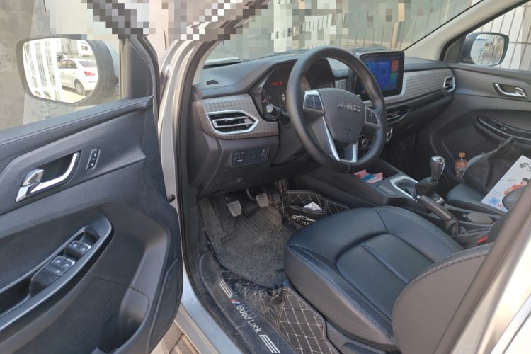 Used JMC Baodian 2023 2.5T Diesel Two-Wheel Drive Comfort Edition Standard Wheelbase JX4D25A6L Interior 3