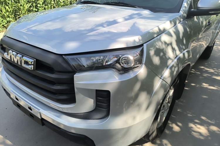 Used JMC Baodian 2023 2.5T Diesel Two-Wheel Drive Comfort Edition Flat-Base Cargo Bed Long Wheelbase JX4D25A6L Left Front Headlight