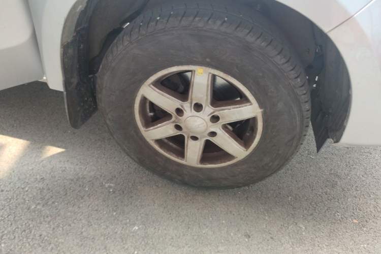 Used JMC Baodian 2023 1.8T Gasoline Two-Wheel Drive Comfort Edition Long Wheelbase JX4G18A6L Right Front Wheel Hub