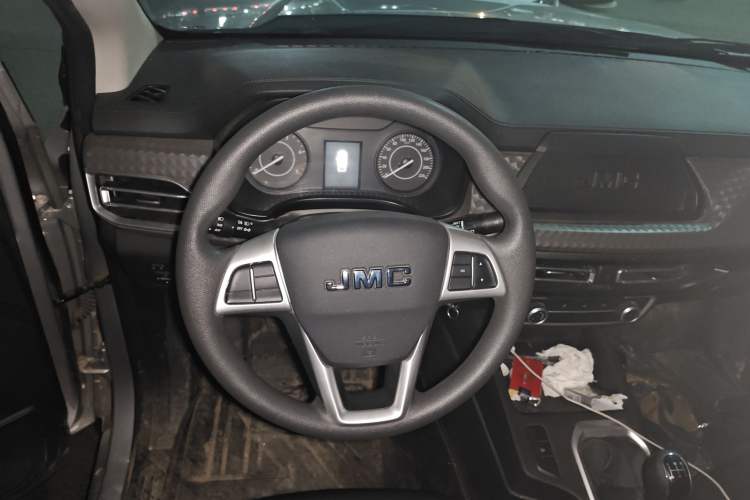 Used JMC Baodian 2023 2.5T Diesel 4x4 Comfort Edition Flat-Base Cargo Bed Long Wheelbase Model JX4D25A6L Steering Wheel