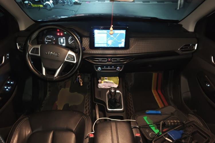 Used JMC Baodian 2023 2.5T Diesel Two-Wheel Drive Comfort Edition Standard Wheelbase JX4D25A6L Center Console