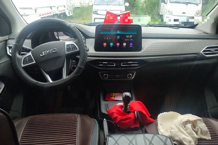Used JMC Baodian 2023 1.8T Gasoline Two-Wheel Drive Comfort Edition Standard Wheelbase JX4G18A6L Center Console