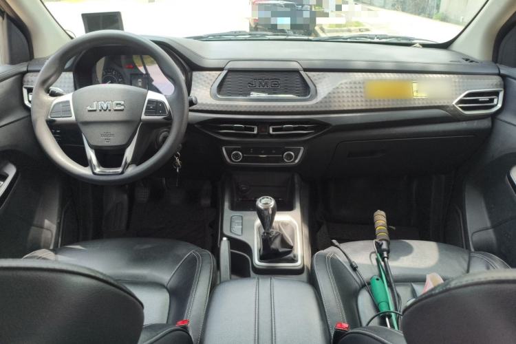 Used JMC Baodian 2023 2.5T Diesel Two-Wheel Drive Comfort Edition Standard Wheelbase JX4D25A6L Center Console