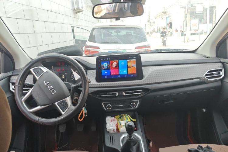 Used JMC Baodian 2023 1.8T Gasoline Two-Wheel Drive Luxury Edition Long Wheelbase JX4G18A6L Center Console