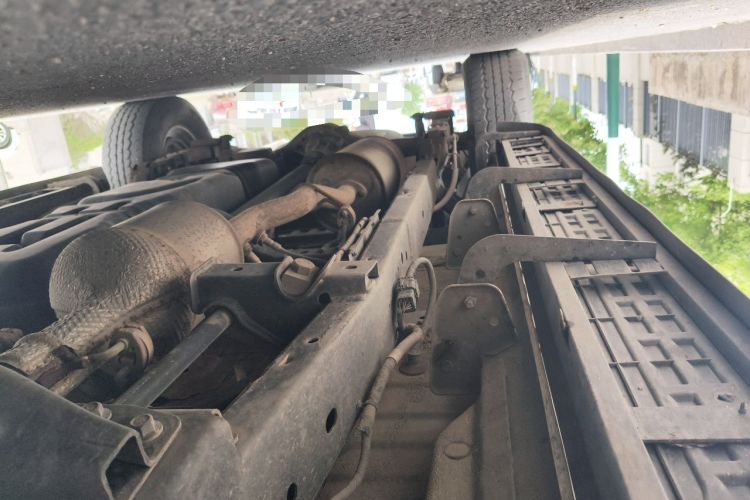 Used JMC Baodian 2023 2.5T Diesel Two-Wheel Drive Comfort Edition Standard Wheelbase JX4D25A6L Chassis Front Right