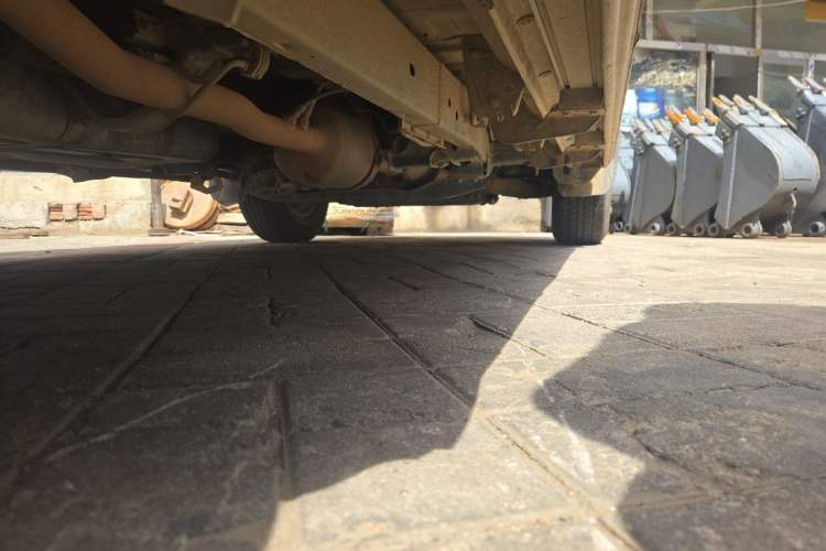 Used JMC Baodian 2023 2.5T Diesel 4x4 Comfort Edition Flat-Base Cargo Bed Long Wheelbase Model JX4D25A6L Chassis Rear Right