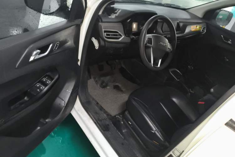 Used JMC Baodian 2023 2.5T Diesel Two-Wheel Drive Comfort Edition Standard Wheelbase JX4D25A6L Driver Seat