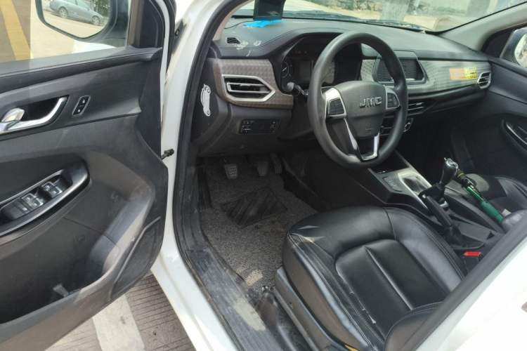 Used JMC Baodian 2023 2.5T Diesel Two-Wheel Drive Comfort Edition Standard Wheelbase JX4D25A6L Driver Seat