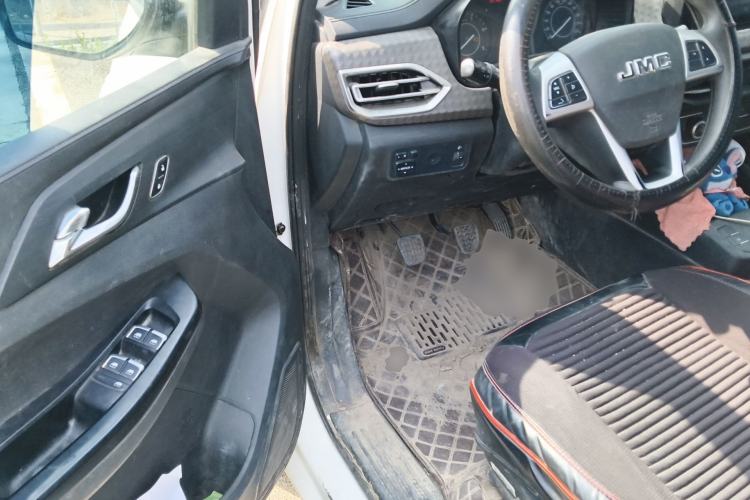 Used JMC Baodian 2023 2.5T Diesel Two-Wheel Drive Comfort Edition Flat-Base Cargo Bed Long Wheelbase JX4D25A6L Driver Seat