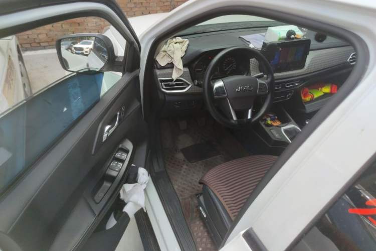 Used JMC Baodian 2023 2.5T Diesel Two-Wheel Drive Comfort Edition Long Wheelbase JX4D25A6L Driver Seat