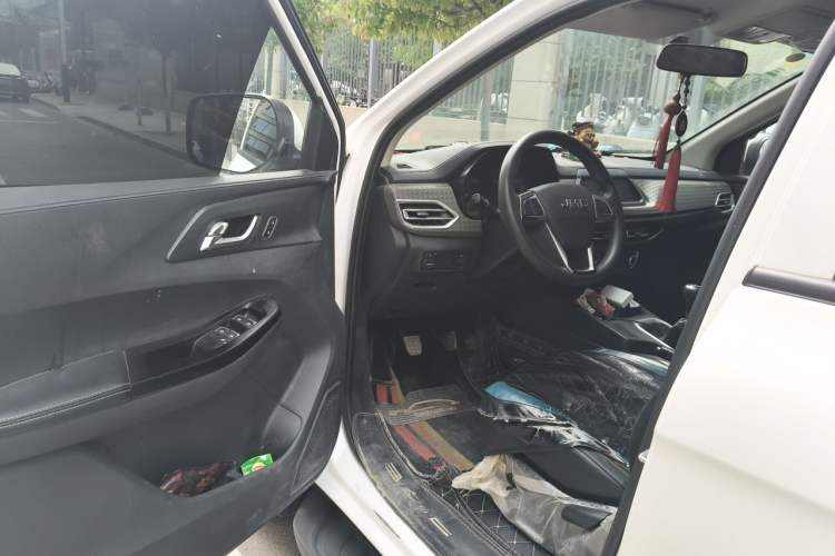Used JMC Baodian 2023 2.5T Diesel Two-Wheel Drive Comfort Edition Standard Wheelbase JX4D25A6L Driver Seat