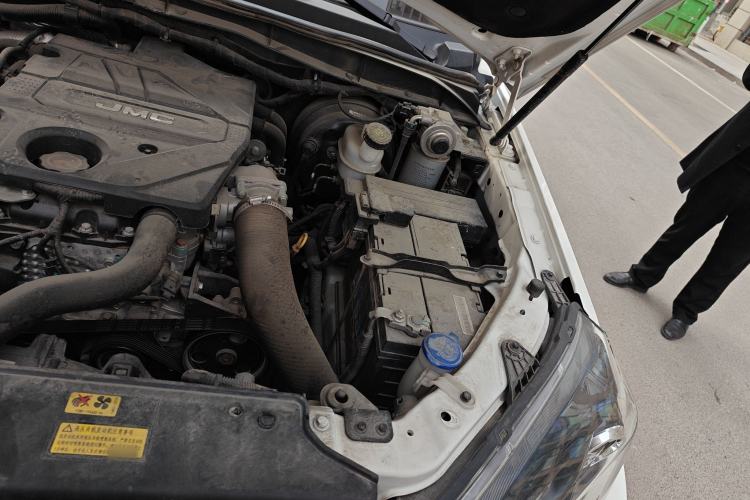 Used JMC Baodian 2023 2.5T Diesel Two-Wheel Drive Comfort Edition Standard Wheelbase JX4D25A6L Engine Bay Left