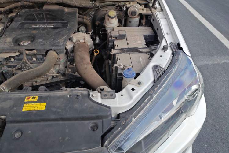 Used JMC Baodian 2023 2.5T Diesel Two-Wheel Drive Comfort Edition Standard Wheelbase JX4D25A6L Engine Bay Left