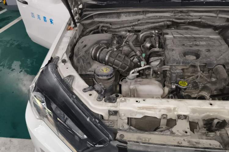 Used JMC Baodian 2023 2.5T Diesel Two-Wheel Drive Comfort Edition Standard Wheelbase JX4D25A6L Engine Bay Right