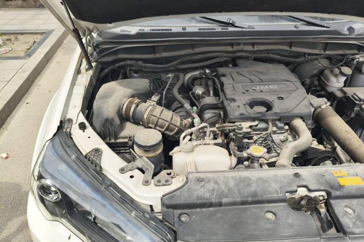 Used JMC Baodian 2023 2.5T Diesel Two-Wheel Drive Comfort Edition Standard Wheelbase JX4D25A6L Engine Bay Right
