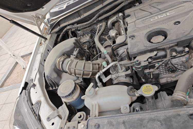 Used JMC Baodian 2023 2.5T Diesel Two-Wheel Drive Comfort Edition Standard Wheelbase JX4D25A6L Engine Bay Right