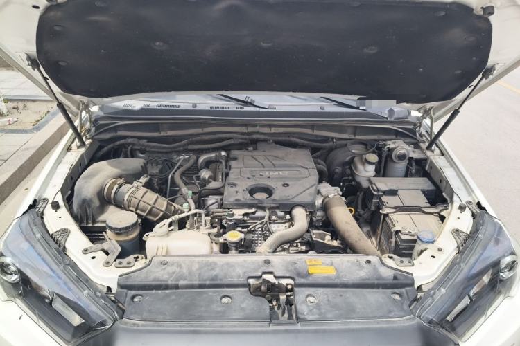 Used JMC Baodian 2023 2.5T Diesel Two-Wheel Drive Comfort Edition Standard Wheelbase JX4D25A6L Engine Bay