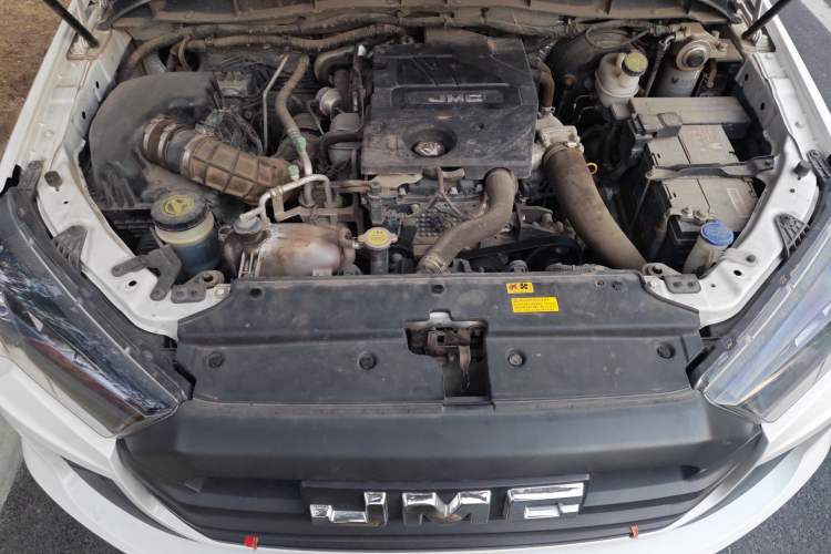 Used JMC Baodian 2023 2.5T Diesel Two-Wheel Drive Comfort Edition Standard Wheelbase JX4D25A6L Engine Bay