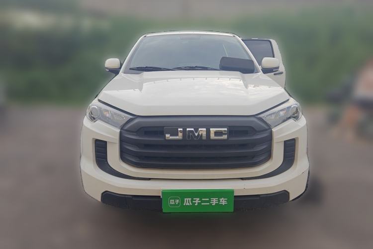 Used JMC Baodian 2023 2.5T Diesel Two-Wheel Drive Comfort Edition Flat-Base Cargo Bed Long Wheelbase JX4D25A6L Front