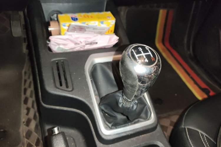 Used JMC Baodian 2023 2.5T Diesel Two-Wheel Drive Comfort Edition Standard Wheelbase JX4D25A6L Gear Lever