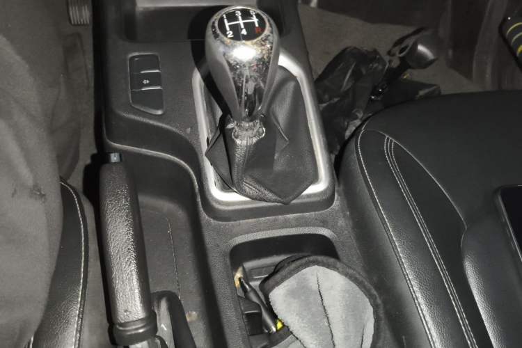 Used JMC Baodian 2023 2.5T Diesel Two-Wheel Drive Comfort Edition Standard Wheelbase JX4D25A6L Gear Lever