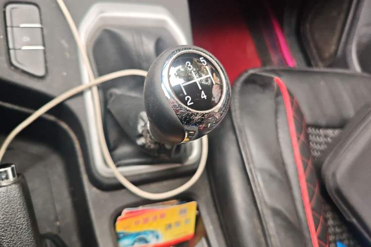 Used JMC Baodian 2023 2.5T Diesel Two-Wheel Drive Comfort Edition Standard Wheelbase JX4D25A6L Gear Lever