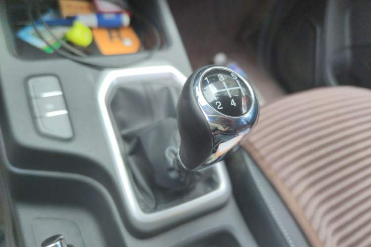 Used JMC Baodian 2023 2.5T Diesel Two-Wheel Drive Comfort Edition Long Wheelbase JX4D25A6L Gear Lever