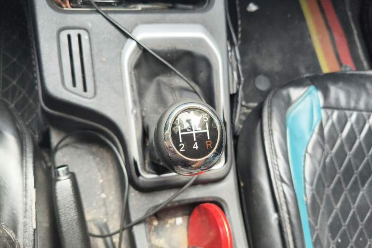 Used JMC Baodian 2023 2.5T Diesel Two-Wheel Drive Comfort Edition Standard Wheelbase JX4D25A6L Gear Lever