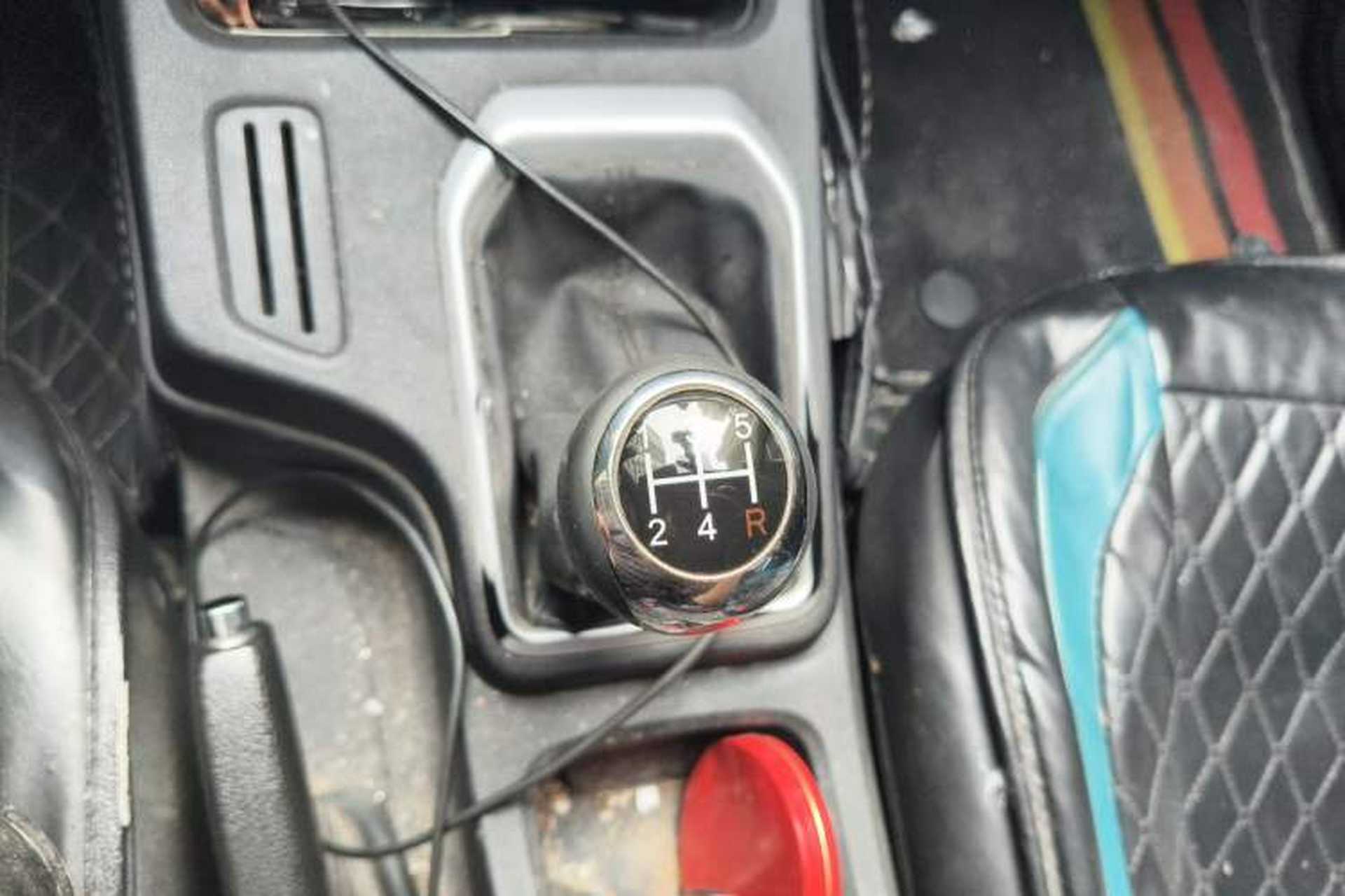 Used JMC Baodian 2023 2.5T Diesel Two-Wheel Drive Comfort Edition Standard Wheelbase JX4D25A6L Gear Lever