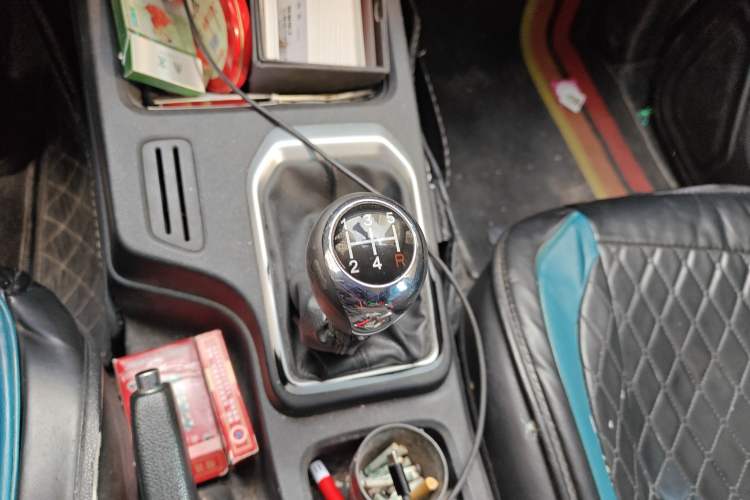 Used JMC Baodian 2023 2.5T Diesel Two-Wheel Drive Comfort Edition Standard Wheelbase JX4D25A6L Gear Lever