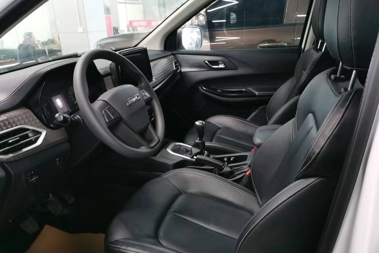Used JMC Baodian 2023 2.5T Diesel Two-Wheel Drive Luxury Edition Standard Wheelbase JX4D25A6L Interior 2