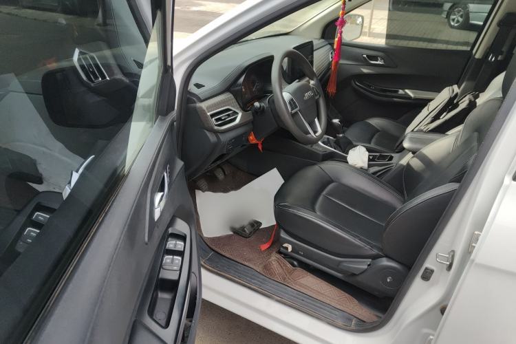 Used JMC Baodian 2023 2.5T Diesel Two-Wheel Drive Comfort Edition Long Wheelbase JX4D25A6L Interior 3