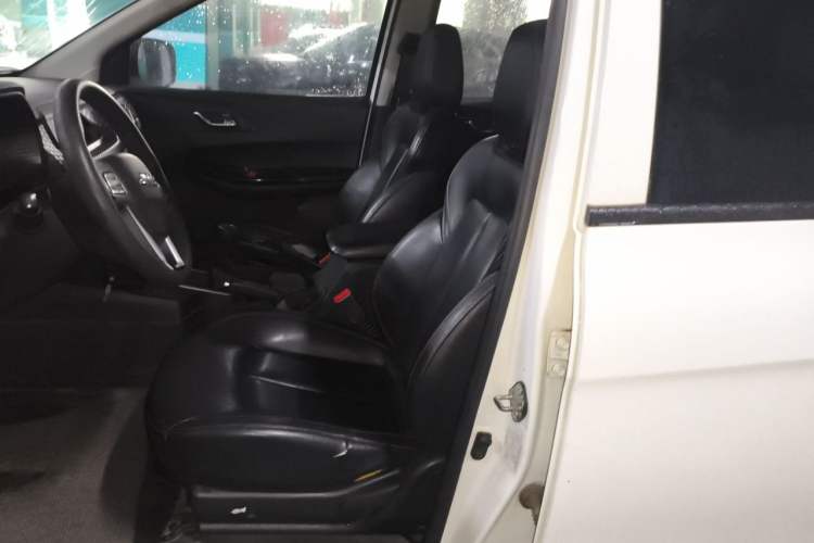 Used JMC Baodian 2023 2.5T Diesel Two-Wheel Drive Comfort Edition Standard Wheelbase JX4D25A6L Left Front Seat