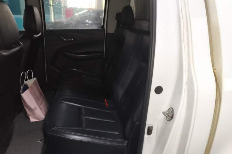 Used JMC Baodian 2023 2.5T Diesel Two-Wheel Drive Comfort Edition Standard Wheelbase JX4D25A6L Left Rear Seat