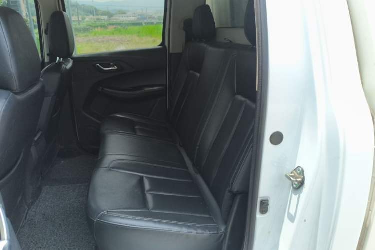 Used JMC Baodian 2023 2.5T Diesel Two-Wheel Drive Comfort Edition Standard Wheelbase JX4D25A6L Left Rear Seat