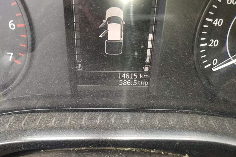 Used JMC Baodian 2023 1.8T Gasoline Two-Wheel Drive Comfort Edition Standard Wheelbase JX4G18A6L Odometer Close Up