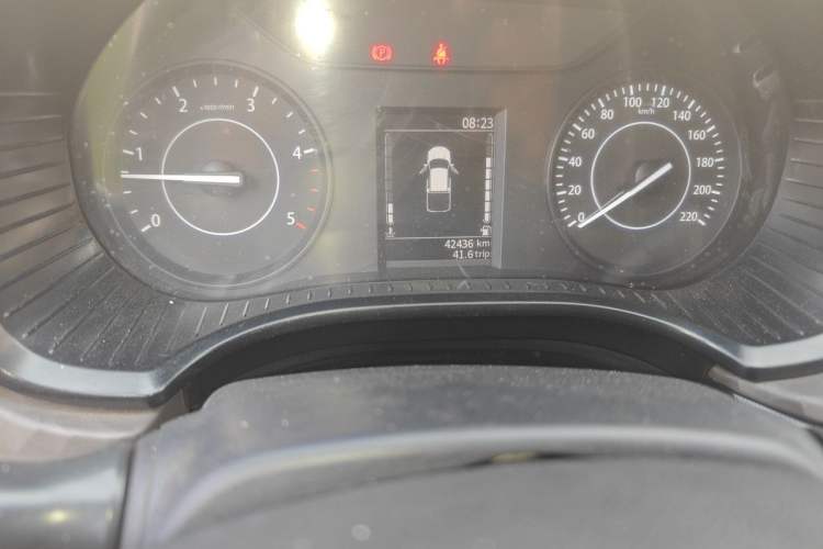Used JMC Baodian 2023 2.5T Diesel Two-Wheel Drive Comfort Edition Flat-Base Cargo Bed Long Wheelbase JX4D25A6L Odometer Close Up