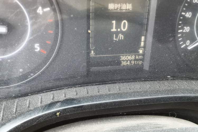 Used JMC Baodian 2023 2.5T Diesel Two-Wheel Drive Comfort Edition Flat-Base Cargo Bed Long Wheelbase JX4D25A6L Odometer Close Up