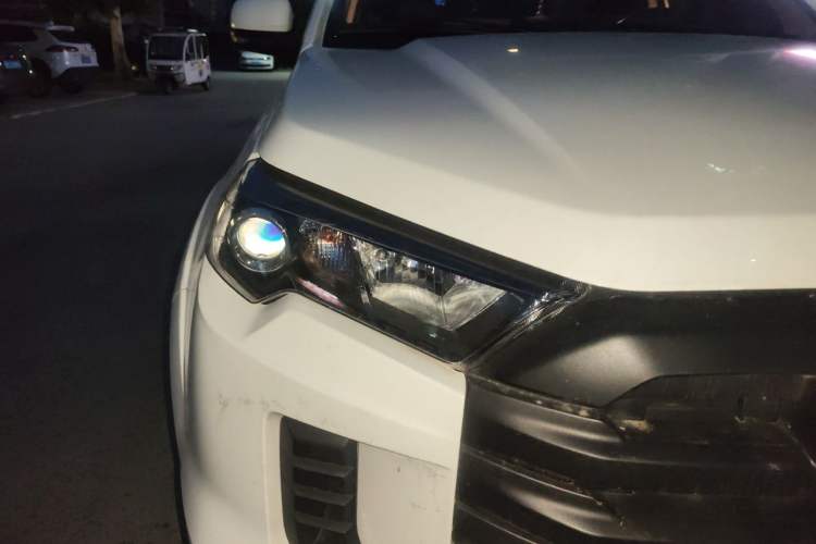 Used JMC Baodian 2023 2.5T Diesel Two-Wheel Drive Comfort Edition Standard Wheelbase JX4D25A6L Right Front Headlight