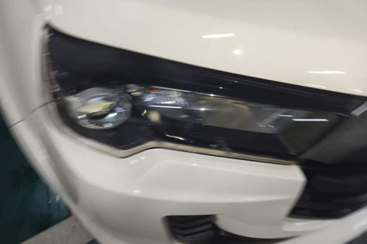 Used JMC Baodian 2023 2.5T Diesel Two-Wheel Drive Comfort Edition Standard Wheelbase JX4D25A6L Right Front Headlight