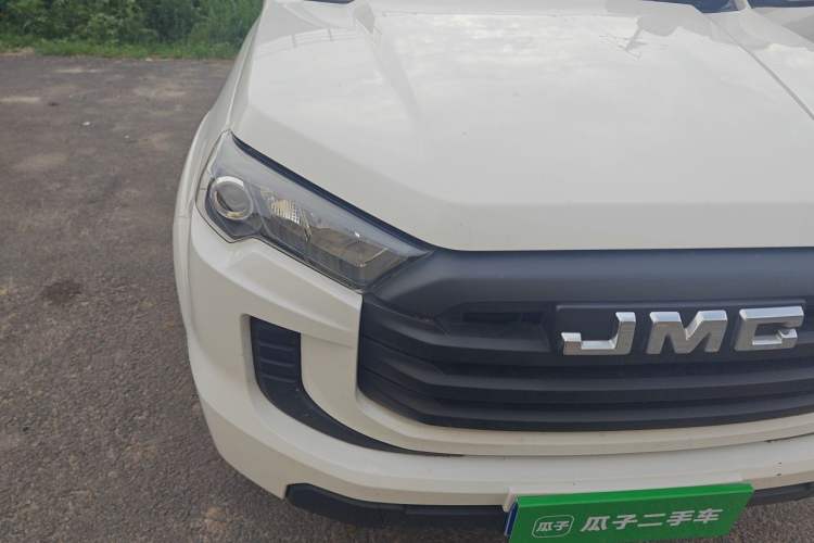 Used JMC Baodian 2023 2.5T Diesel Two-Wheel Drive Comfort Edition Flat-Base Cargo Bed Long Wheelbase JX4D25A6L Right Front Headlight