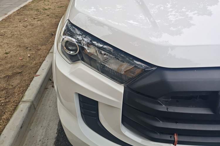 Used JMC Baodian 2023 2.5T Diesel Two-Wheel Drive Comfort Edition Standard Wheelbase JX4D25A6L Right Front Headlight