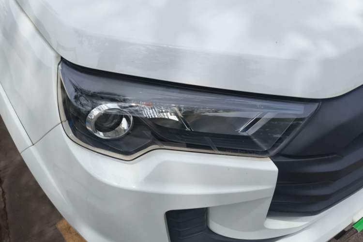 Used JMC Baodian 2023 2.5T Diesel Two-Wheel Drive Comfort Edition Standard Wheelbase JX4D25A6L Right Front Headlight
