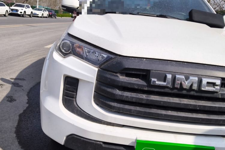 Used JMC Baodian 2023 2.5T Diesel Two-Wheel Drive Comfort Edition Flat-Base Cargo Bed Long Wheelbase JX4D25A6L Right Front Headlight