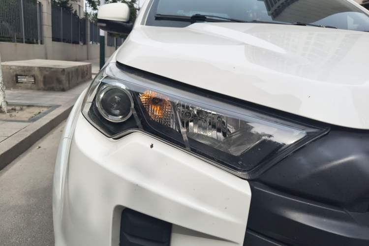 Used JMC Baodian 2023 2.5T Diesel Two-Wheel Drive Comfort Edition Standard Wheelbase JX4D25A6L Right Front Headlight
